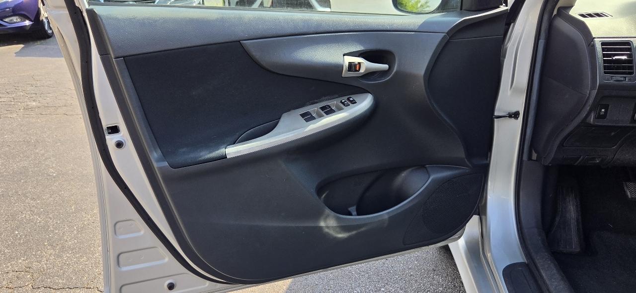 Toyota Corolla 4dr Sdn Auto S (Natl) 2013