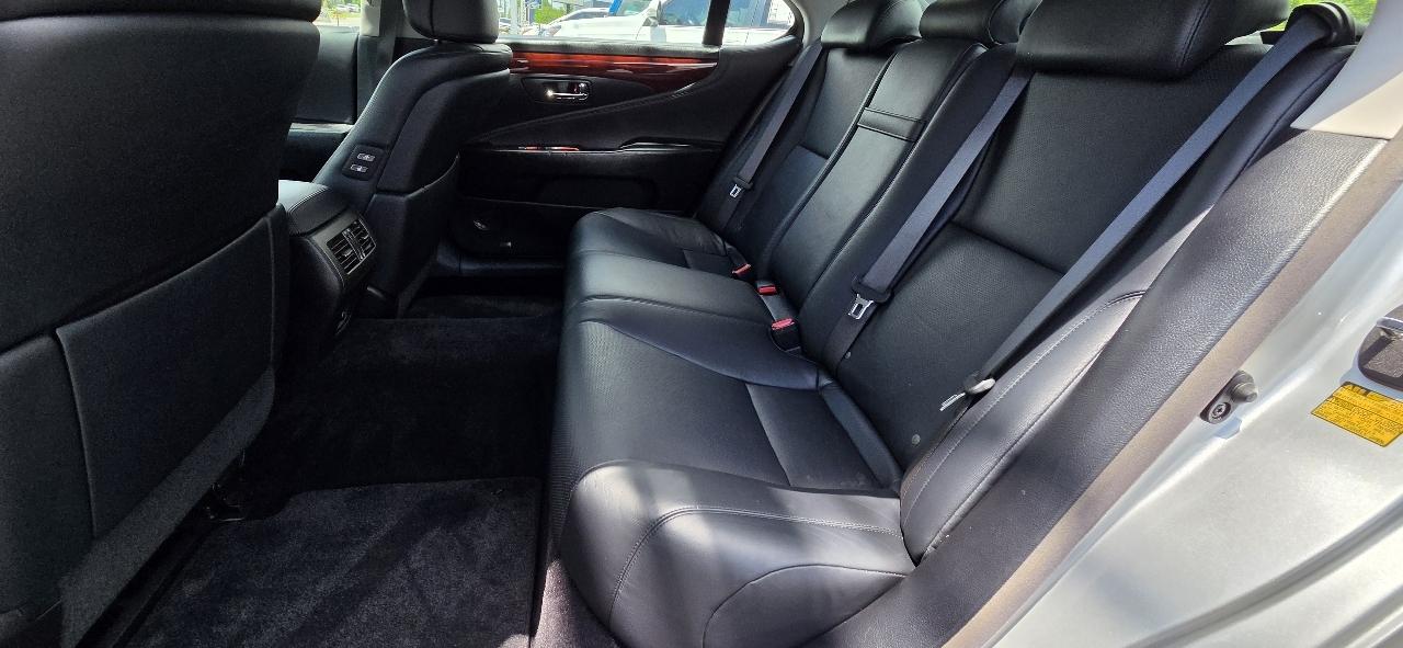 Lexus LS 460 4dr Sdn L RWD 2007