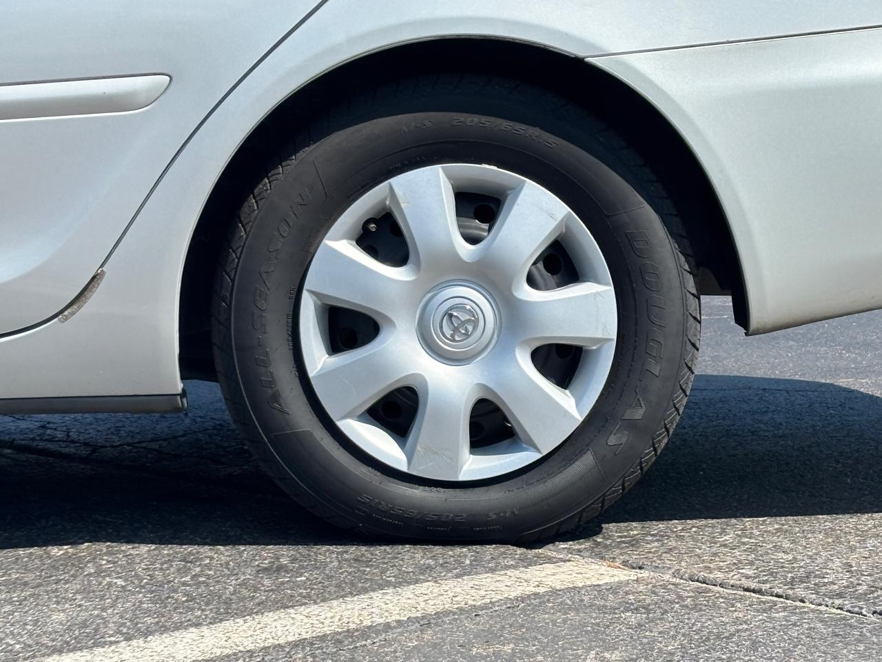 Toyota Camry 4dr Sdn LE Auto (Natl) 2004