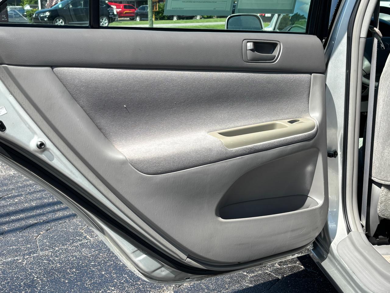 Toyota Camry 4dr Sdn LE Auto (Natl) 2004