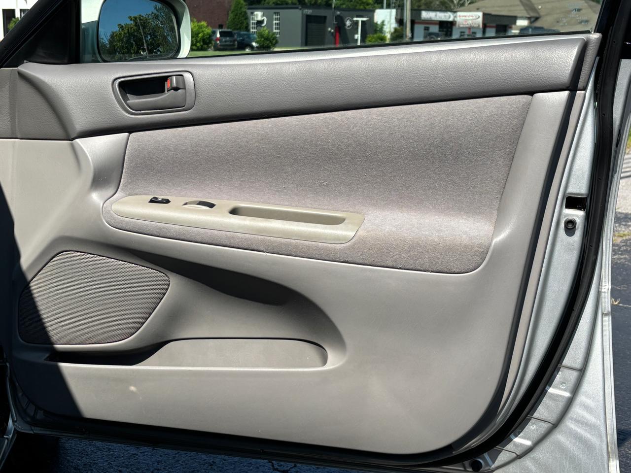 Toyota Camry 4dr Sdn LE Auto (Natl) 2004