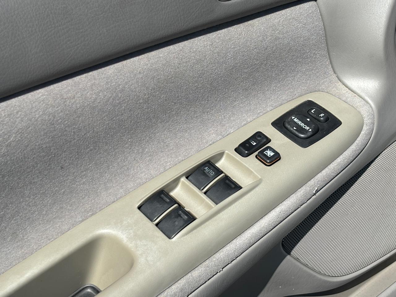 Toyota Camry 4dr Sdn LE Auto (Natl) 2004
