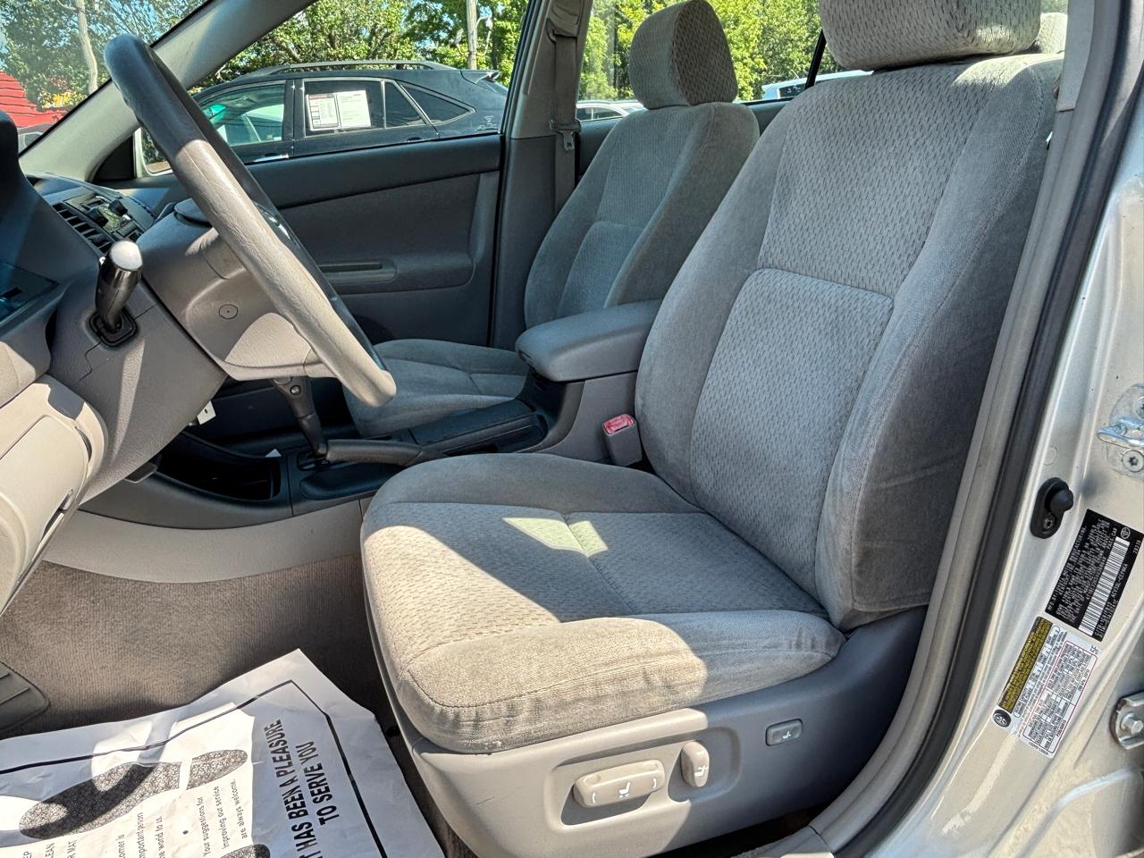 Toyota Camry 4dr Sdn LE Auto (Natl) 2004