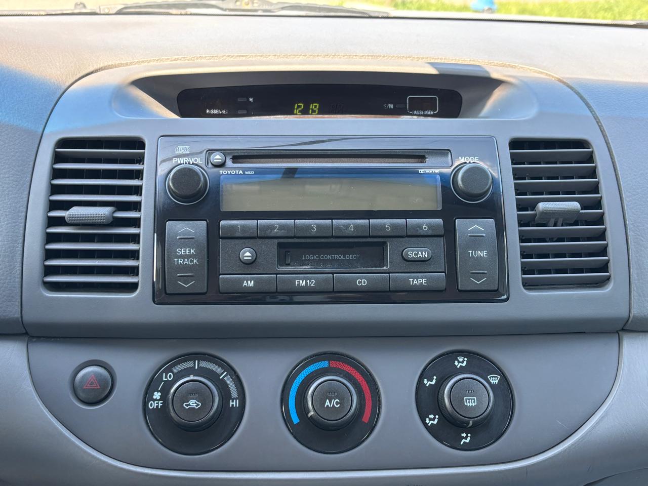 Toyota Camry 4dr Sdn LE Auto (Natl) 2004