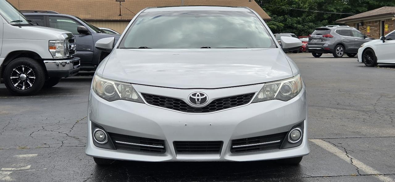 Toyota Camry 4dr Sdn I4 Auto SE (Natl) 2012