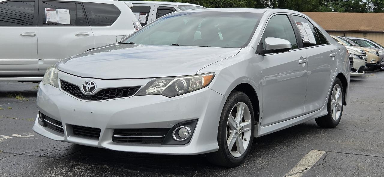 Toyota Camry 4dr Sdn I4 Auto SE (Natl) 2012