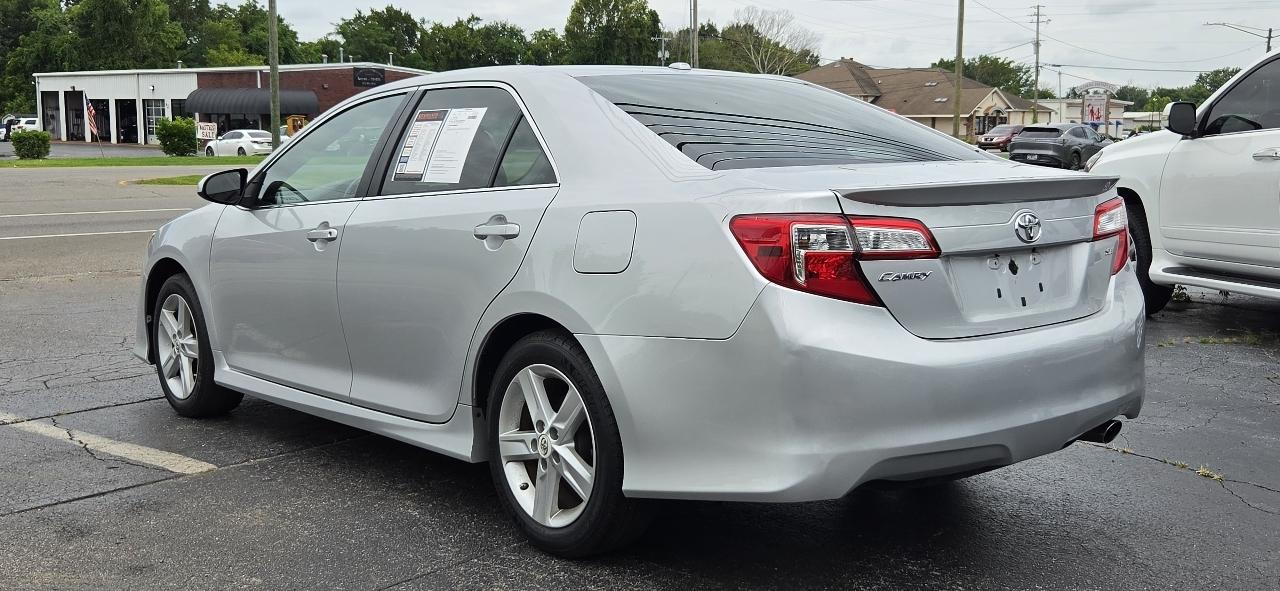 Toyota Camry 4dr Sdn I4 Auto SE (Natl) 2012
