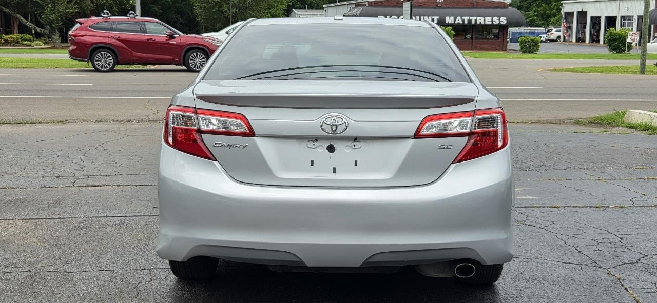 Toyota Camry 4dr Sdn I4 Auto SE (Natl) 2012
