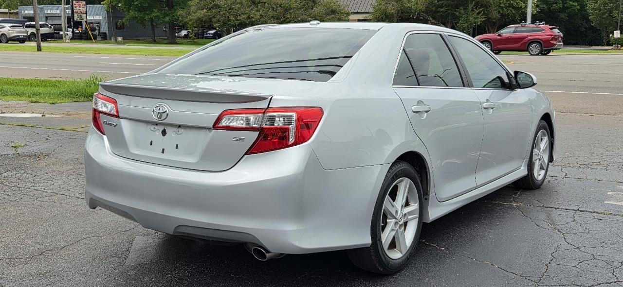 Toyota Camry 4dr Sdn I4 Auto SE (Natl) 2012