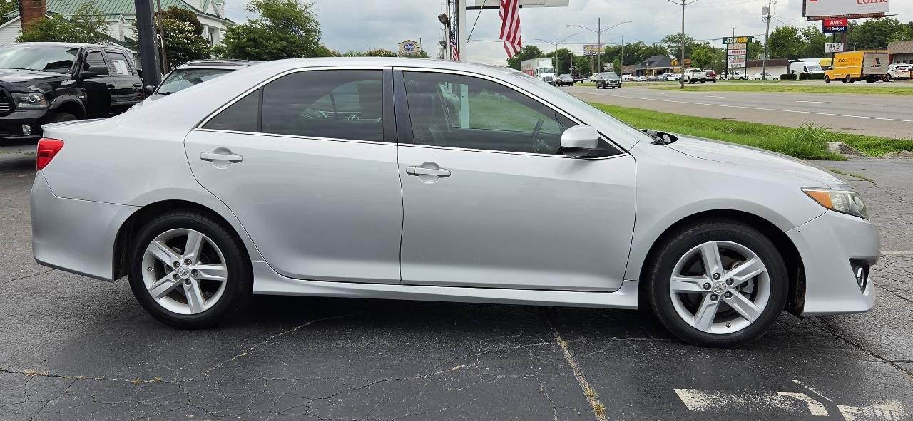 Toyota Camry 4dr Sdn I4 Auto SE (Natl) 2012