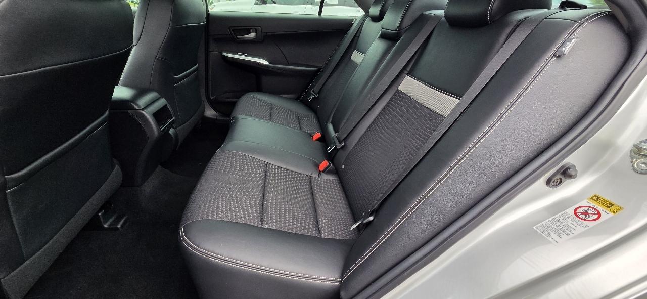Toyota Camry 4dr Sdn I4 Auto SE (Natl) 2012