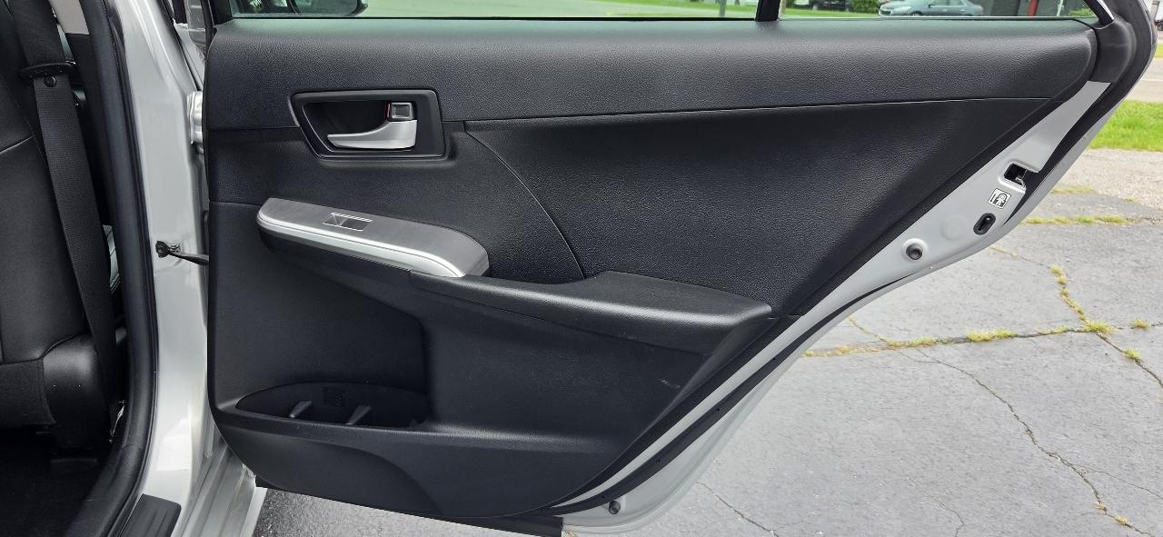 Toyota Camry 4dr Sdn I4 Auto SE (Natl) 2012