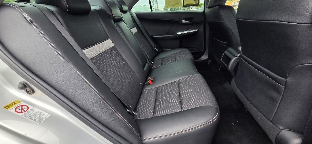 Toyota Camry 4dr Sdn I4 Auto SE (Natl) 2012
