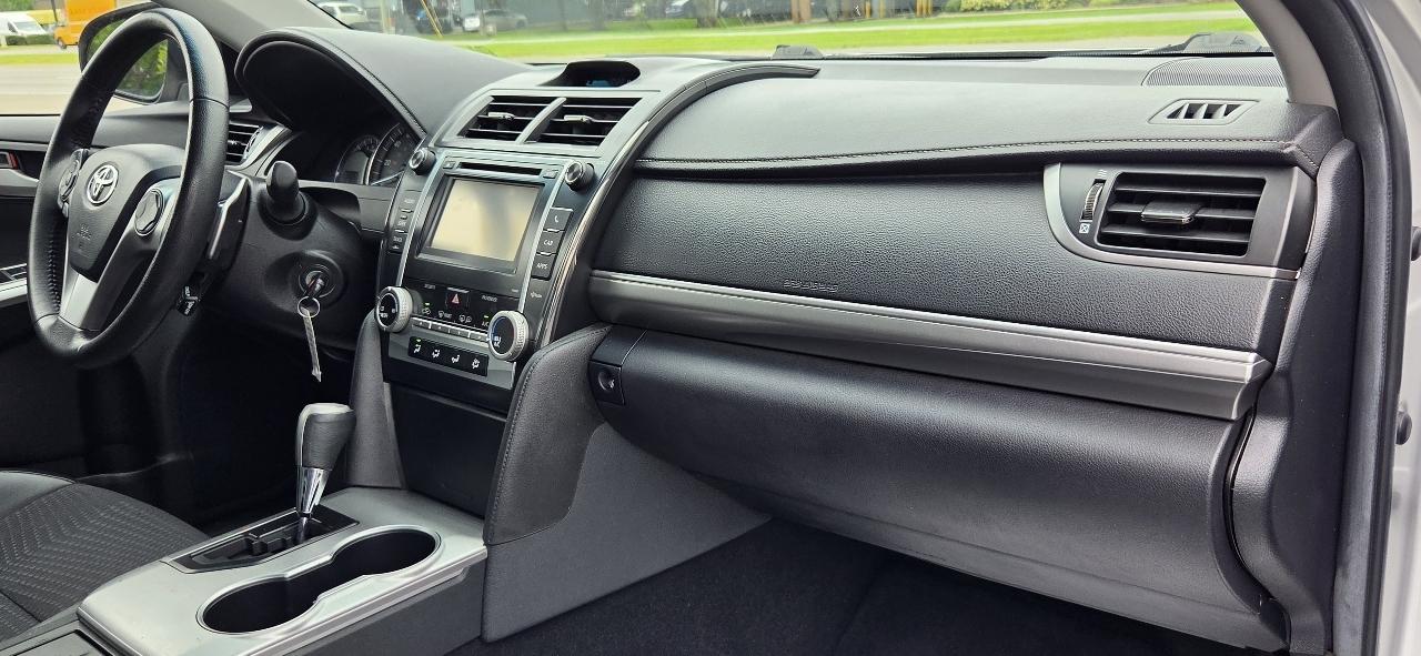 Toyota Camry 4dr Sdn I4 Auto SE (Natl) 2012