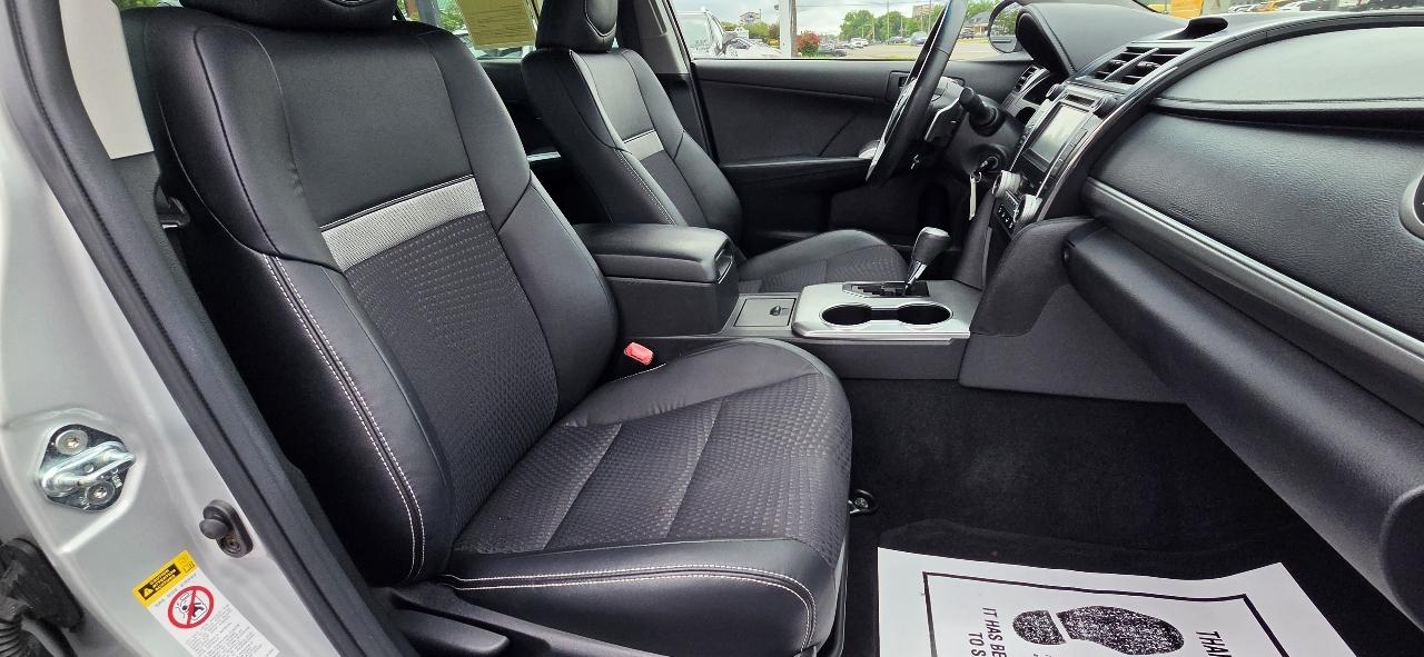 Toyota Camry 4dr Sdn I4 Auto SE (Natl) 2012
