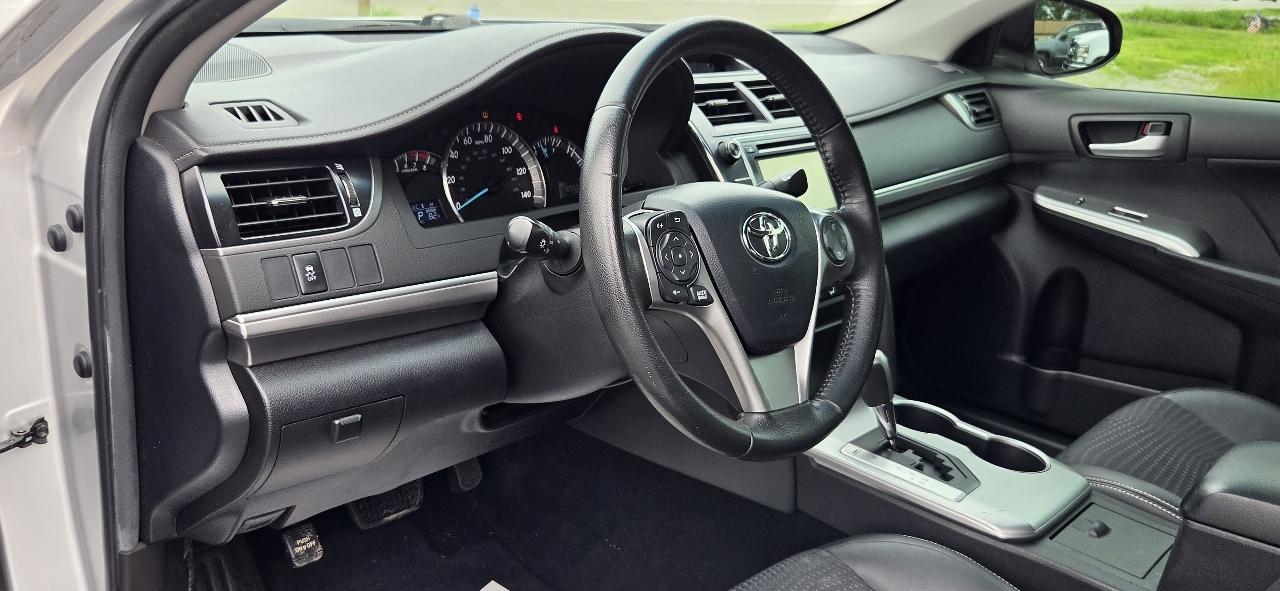 Toyota Camry 4dr Sdn I4 Auto SE (Natl) 2012