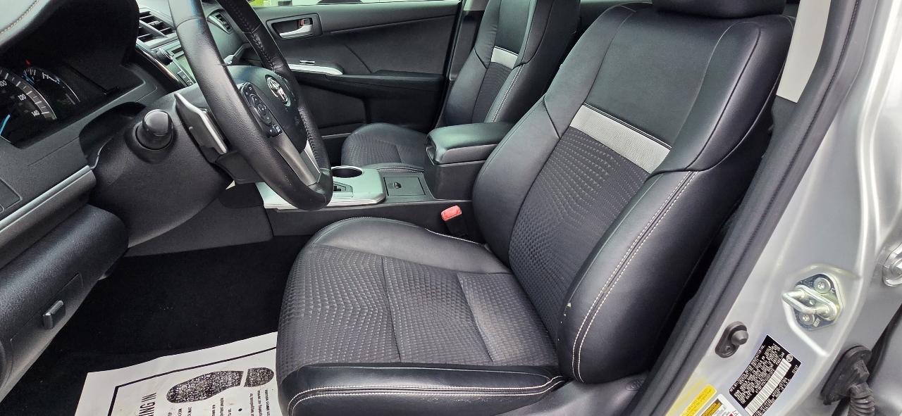 Toyota Camry 4dr Sdn I4 Auto SE (Natl) 2012