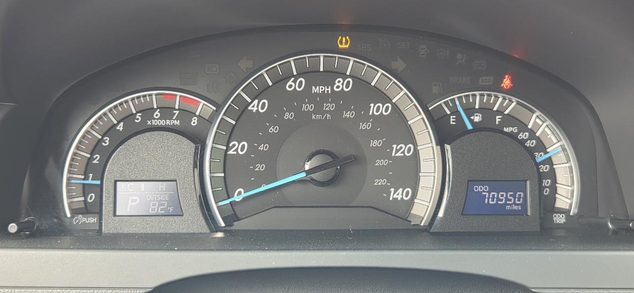 Toyota Camry 4dr Sdn I4 Auto SE (Natl) 2012