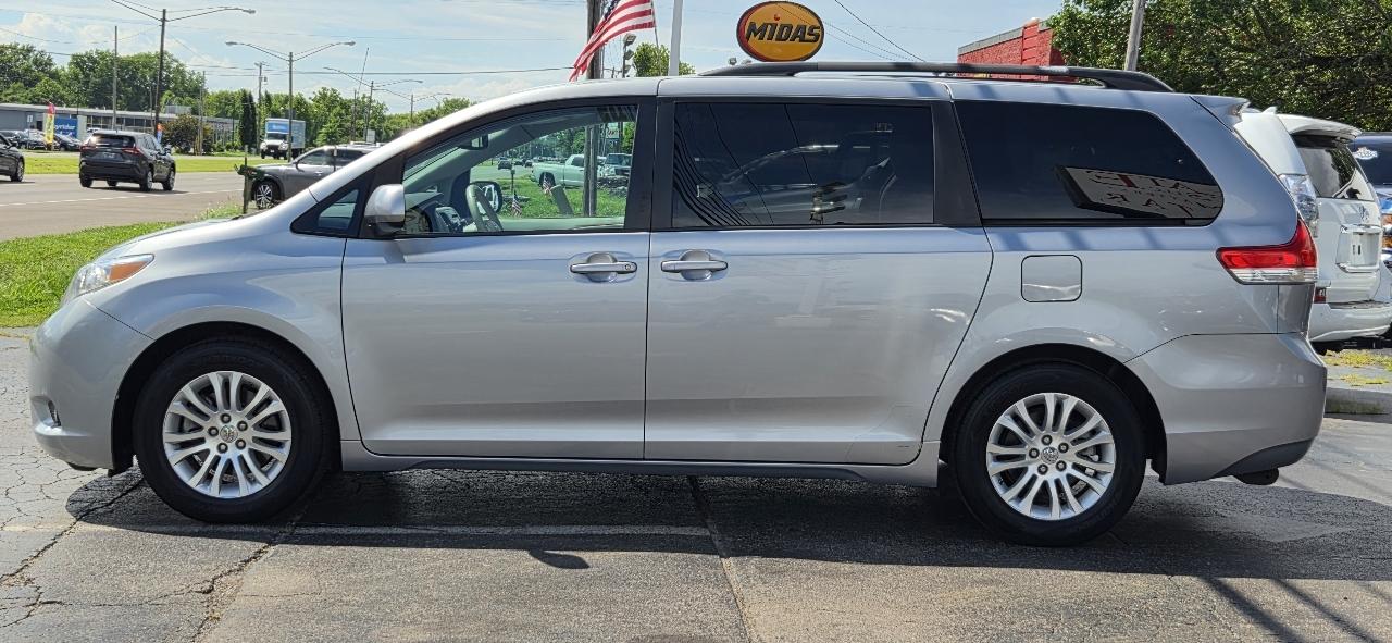 Toyota Sienna 5dr 8-Pass Van V6 XLE FWD (Natl) 2014