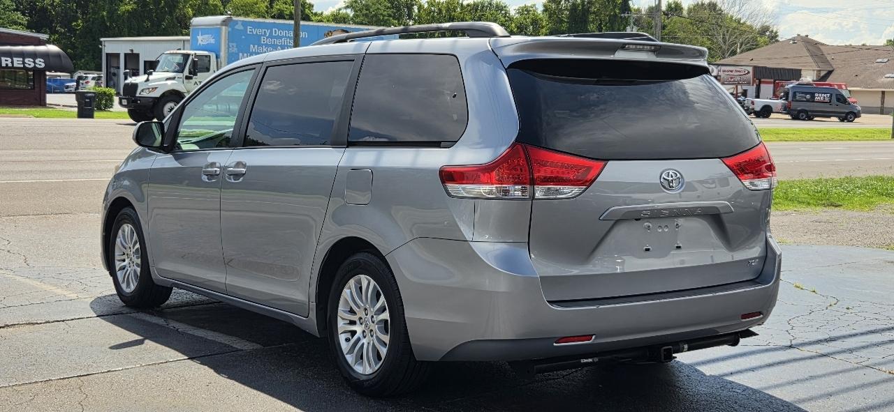 Toyota Sienna 5dr 8-Pass Van V6 XLE FWD (Natl) 2014
