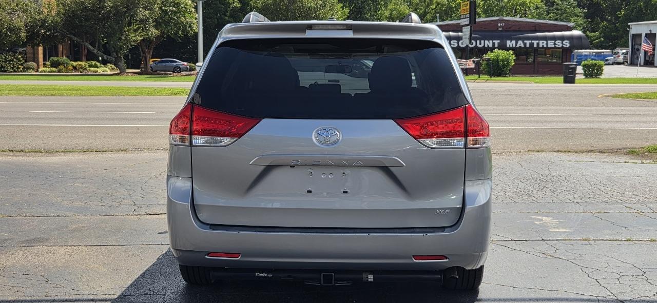 Toyota Sienna 5dr 8-Pass Van V6 XLE FWD (Natl) 2014