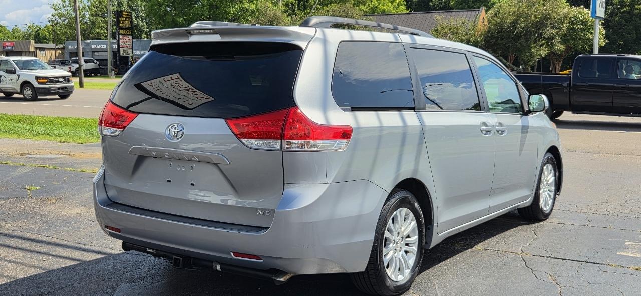 Toyota Sienna 5dr 8-Pass Van V6 XLE FWD (Natl) 2014
