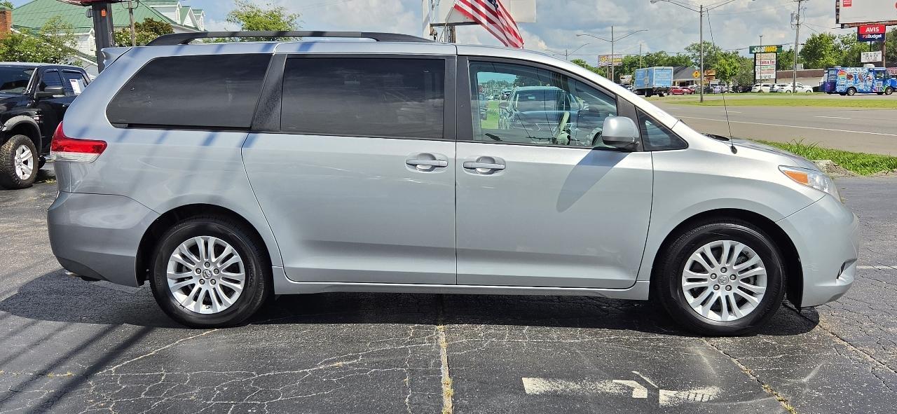Toyota Sienna 5dr 8-Pass Van V6 XLE FWD (Natl) 2014