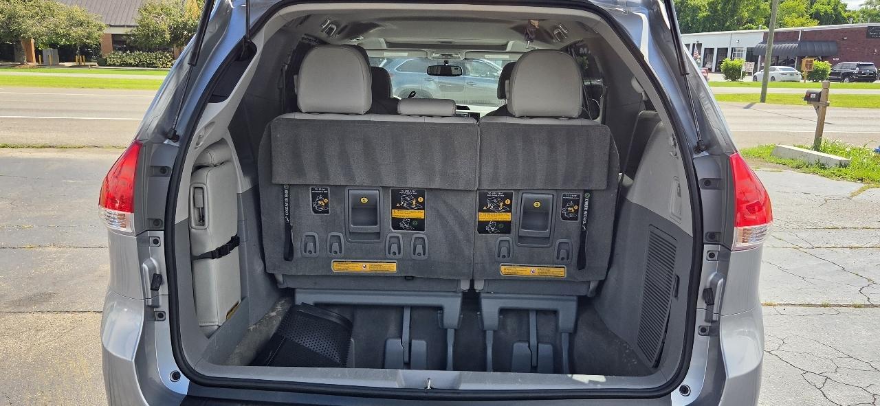 Toyota Sienna 5dr 8-Pass Van V6 XLE FWD (Natl) 2014
