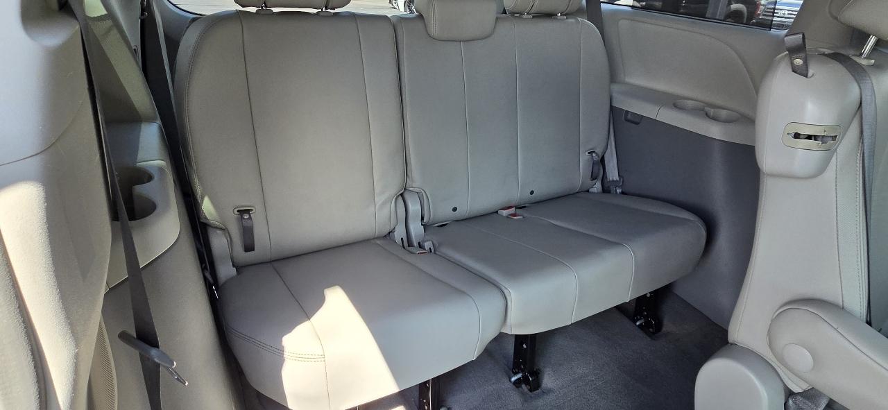 Toyota Sienna 5dr 8-Pass Van V6 XLE FWD (Natl) 2014