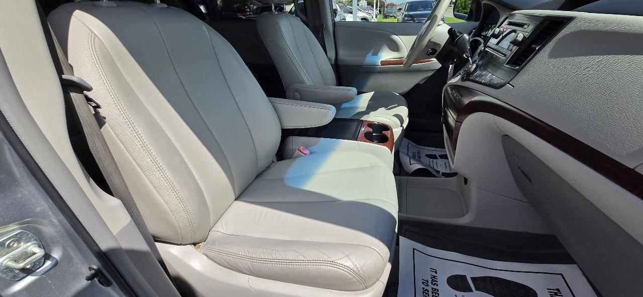 Toyota Sienna 5dr 8-Pass Van V6 XLE FWD (Natl) 2014
