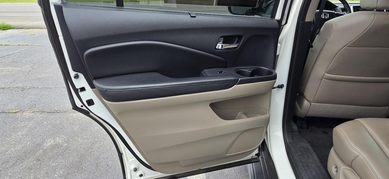 Honda Pilot AWD 4dr Elite w/RES & Navi 2016