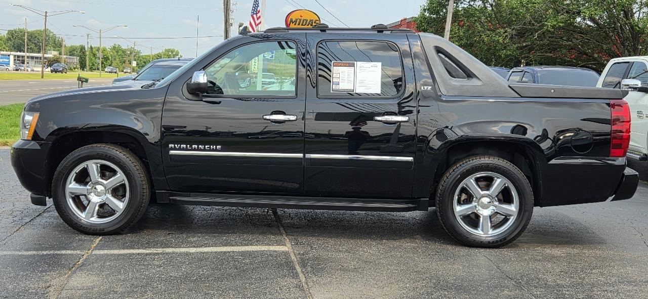 Chevrolet Avalanche 2WD Crew Cab LTZ 2011