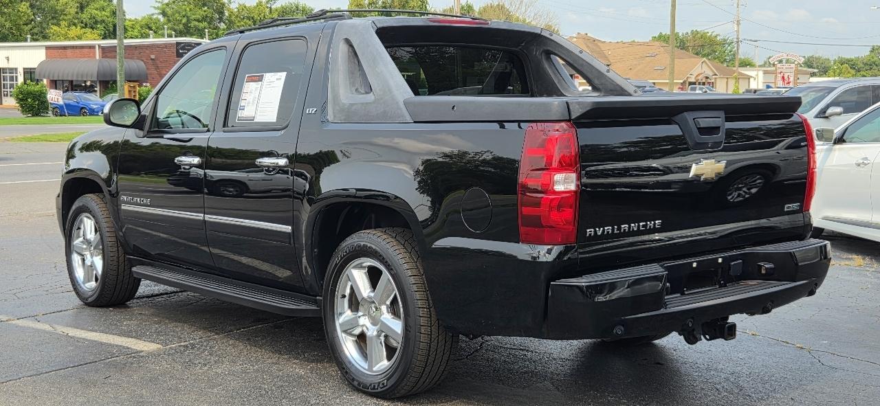 Chevrolet Avalanche 2WD Crew Cab LTZ 2011