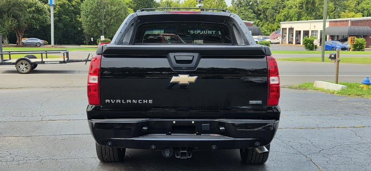 Chevrolet Avalanche 2WD Crew Cab LTZ 2011
