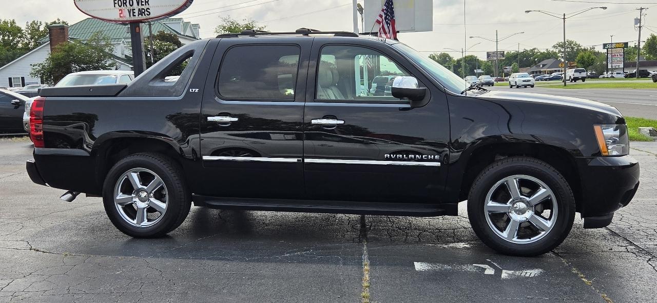 Chevrolet Avalanche 2WD Crew Cab LTZ 2011