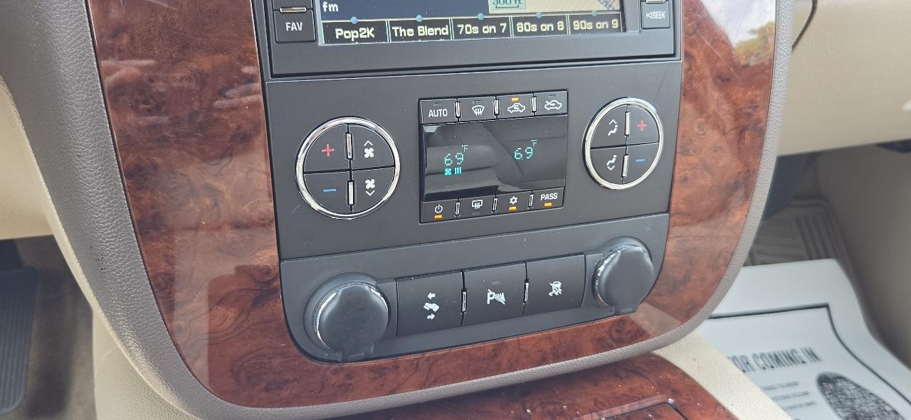 Chevrolet Avalanche 2WD Crew Cab LTZ 2011