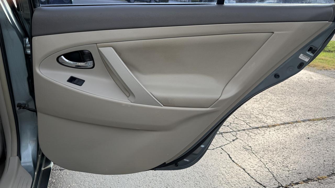 Toyota Camry 4dr Sdn I4 Auto LE (Natl) 2007