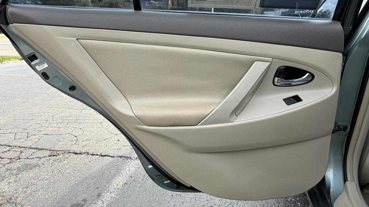 Toyota Camry 4dr Sdn I4 Auto LE (Natl) 2007