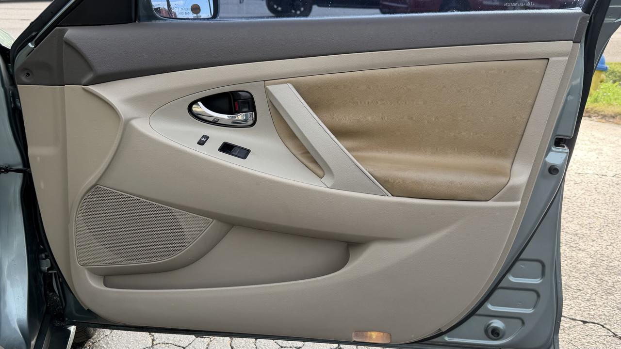 Toyota Camry 4dr Sdn I4 Auto LE (Natl) 2007