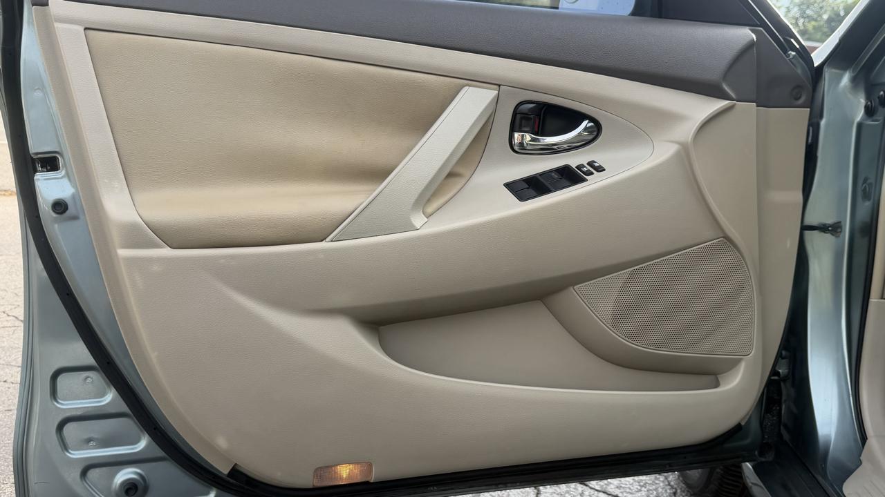 Toyota Camry 4dr Sdn I4 Auto LE (Natl) 2007