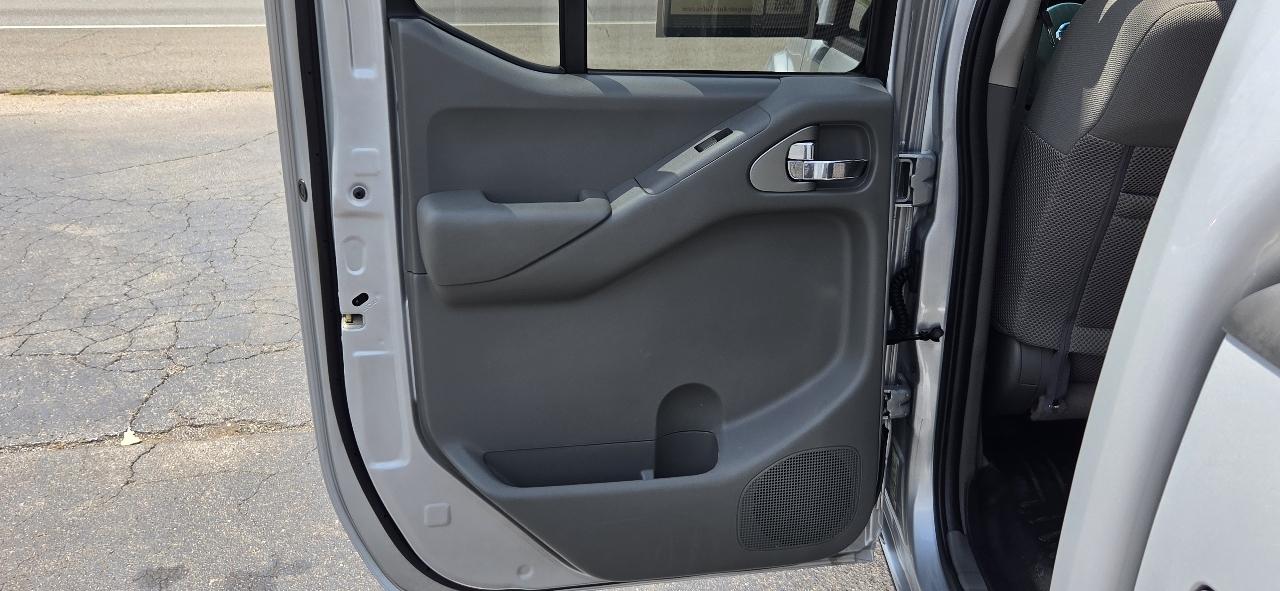 Nissan Frontier 2WD Crew Cab SWB Auto SV 2016