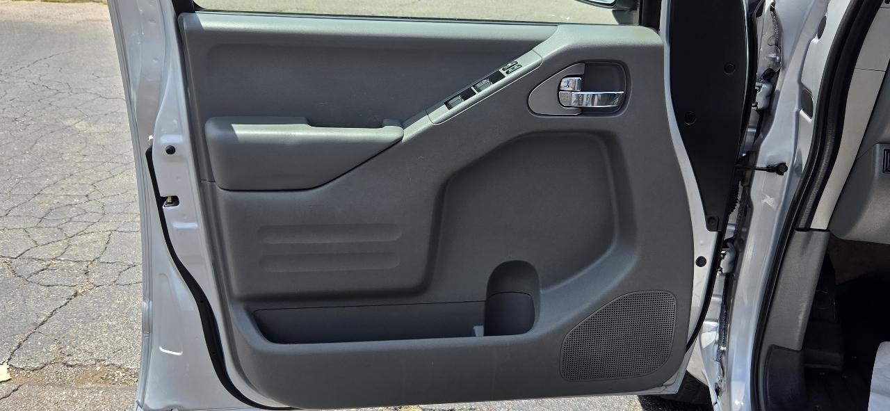 Nissan Frontier 2WD Crew Cab SWB Auto SV 2016
