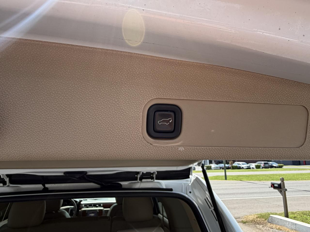 Chevrolet Tahoe 2WD 4dr 1500 LTZ 2013