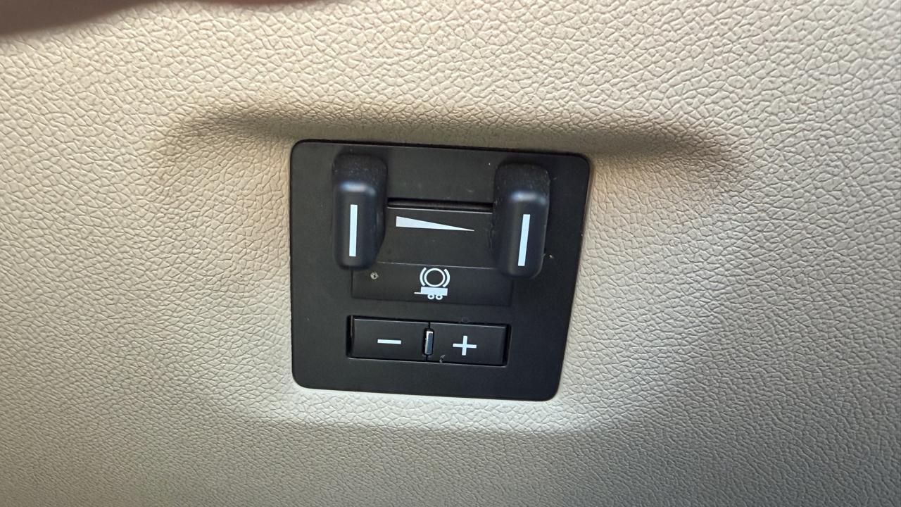 Chevrolet Tahoe 2WD 4dr 1500 LTZ 2013