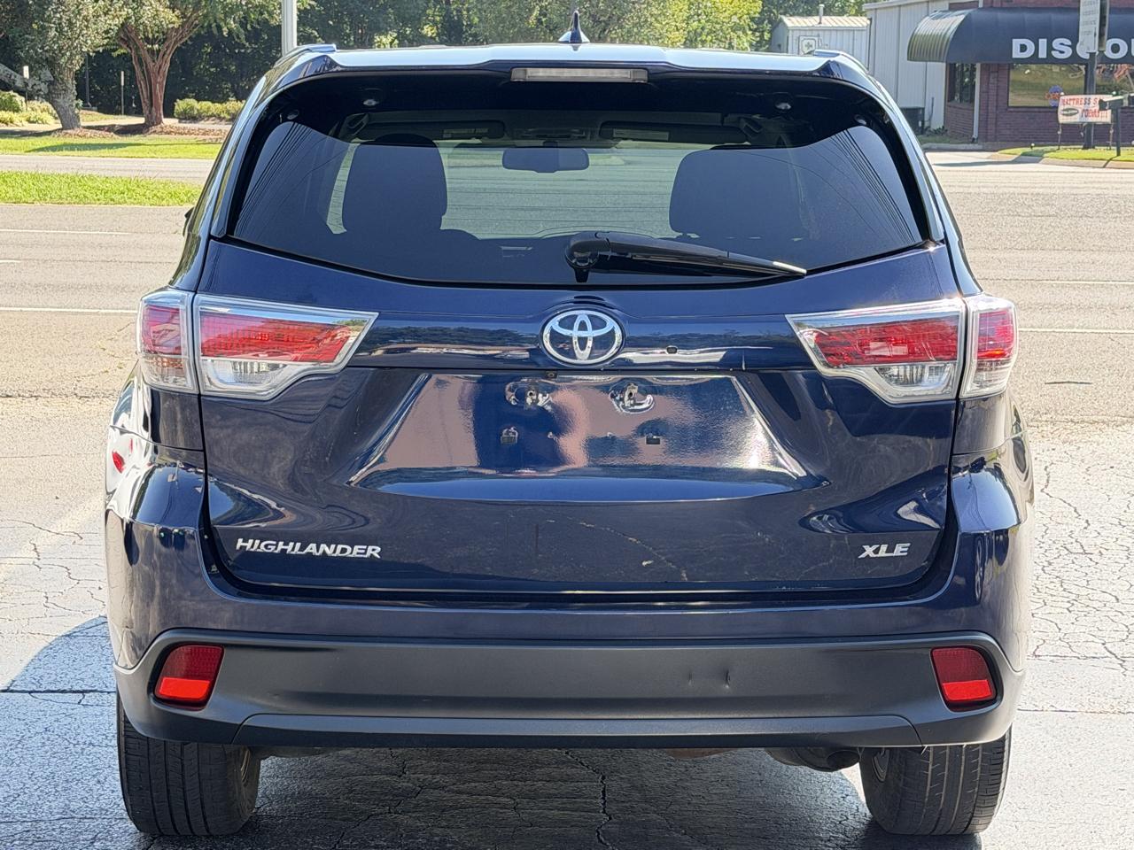 Toyota Highlander FWD 4dr V6 XLE (Natl) 2015
