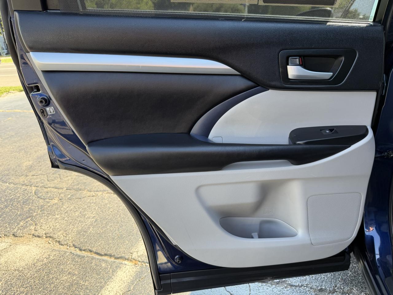 Toyota Highlander FWD 4dr V6 XLE (Natl) 2015