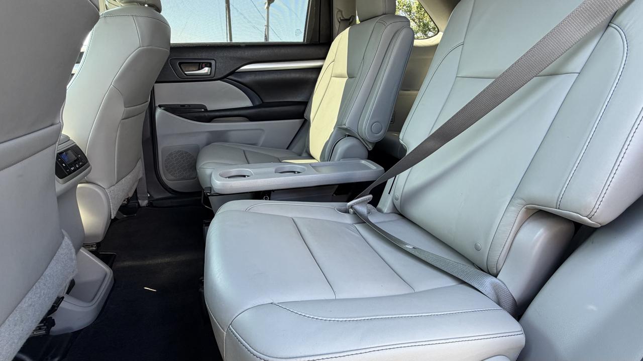 Toyota Highlander FWD 4dr V6 XLE (Natl) 2015