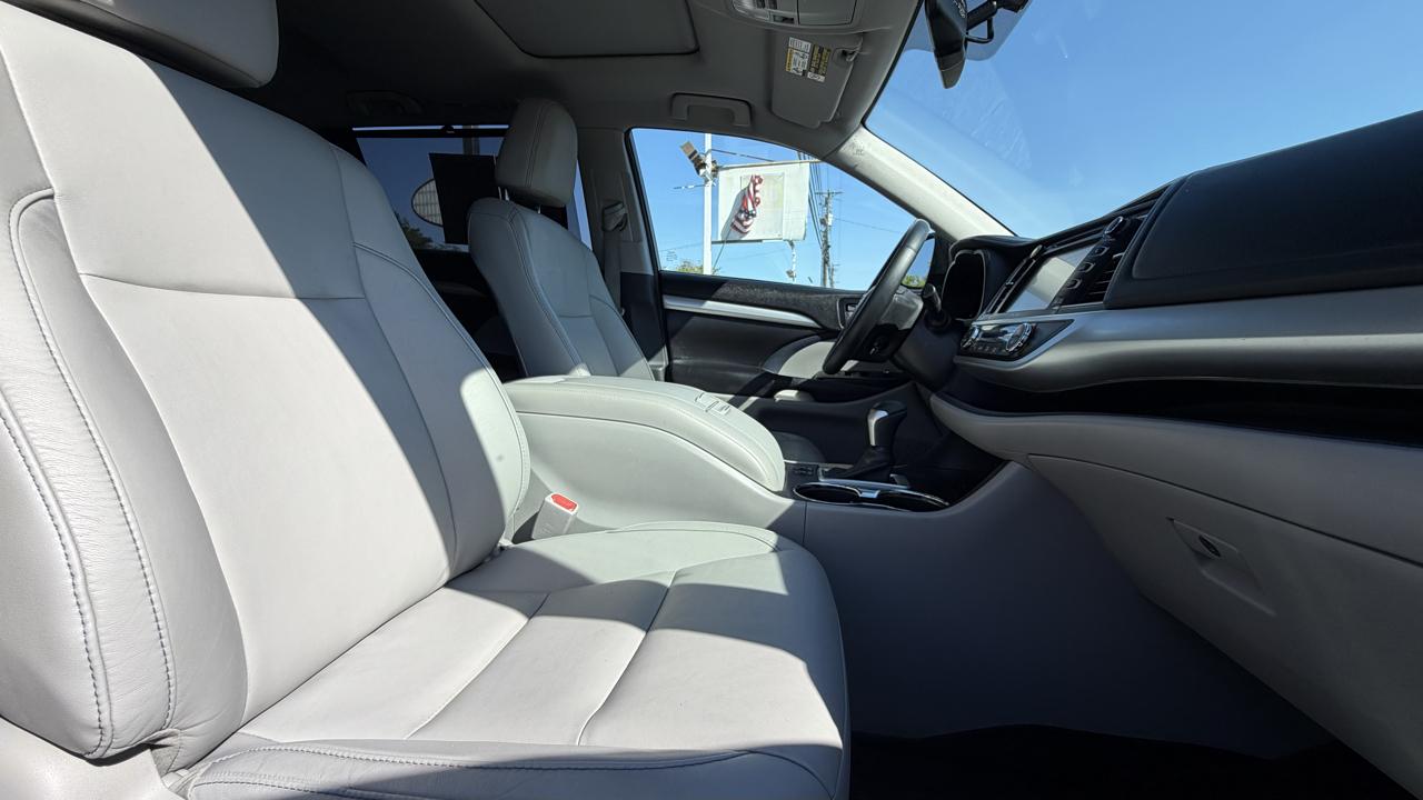 Toyota Highlander FWD 4dr V6 XLE (Natl) 2015