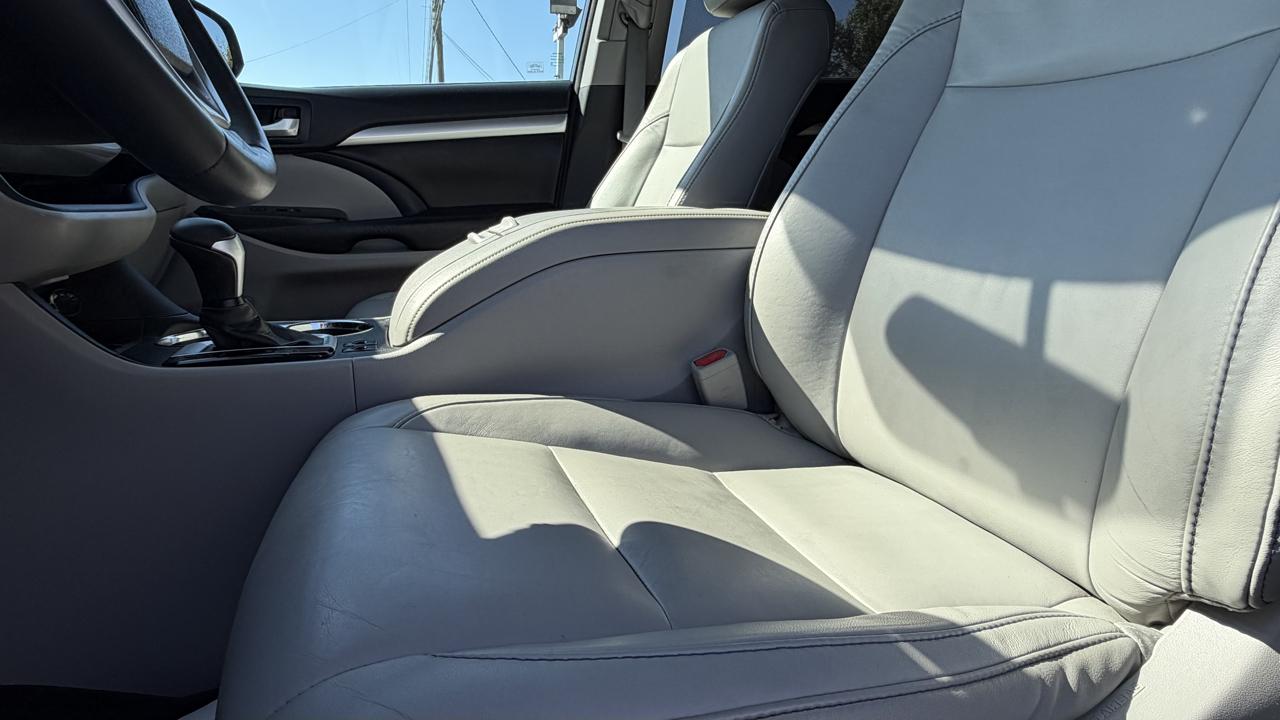 Toyota Highlander FWD 4dr V6 XLE (Natl) 2015