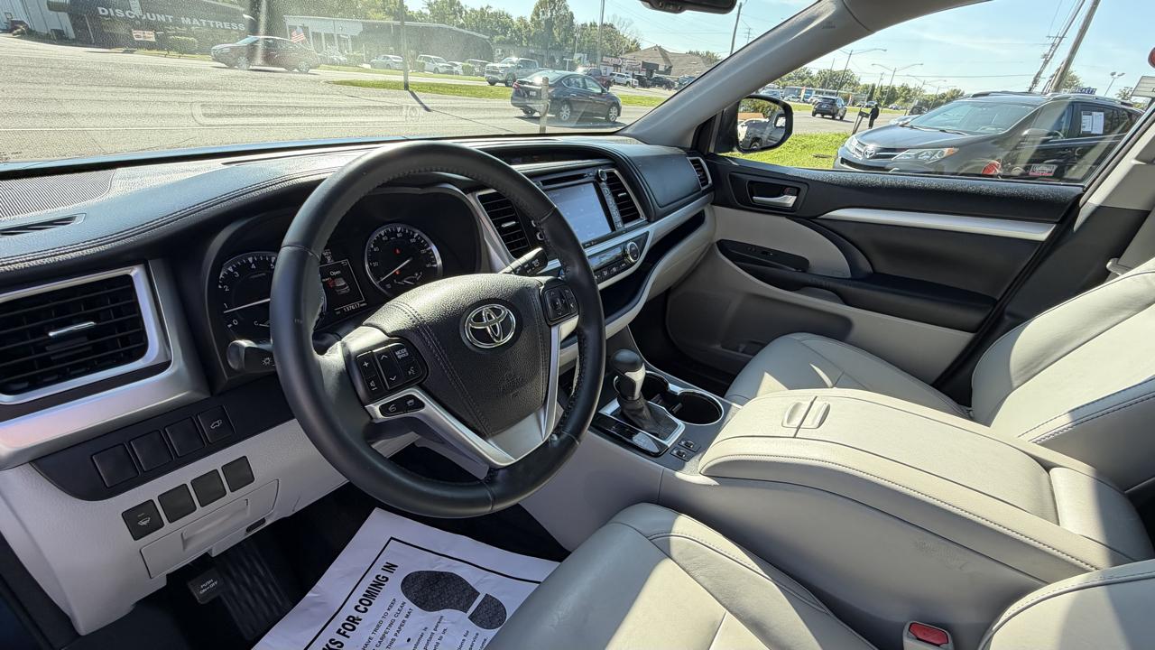 Toyota Highlander FWD 4dr V6 XLE (Natl) 2015